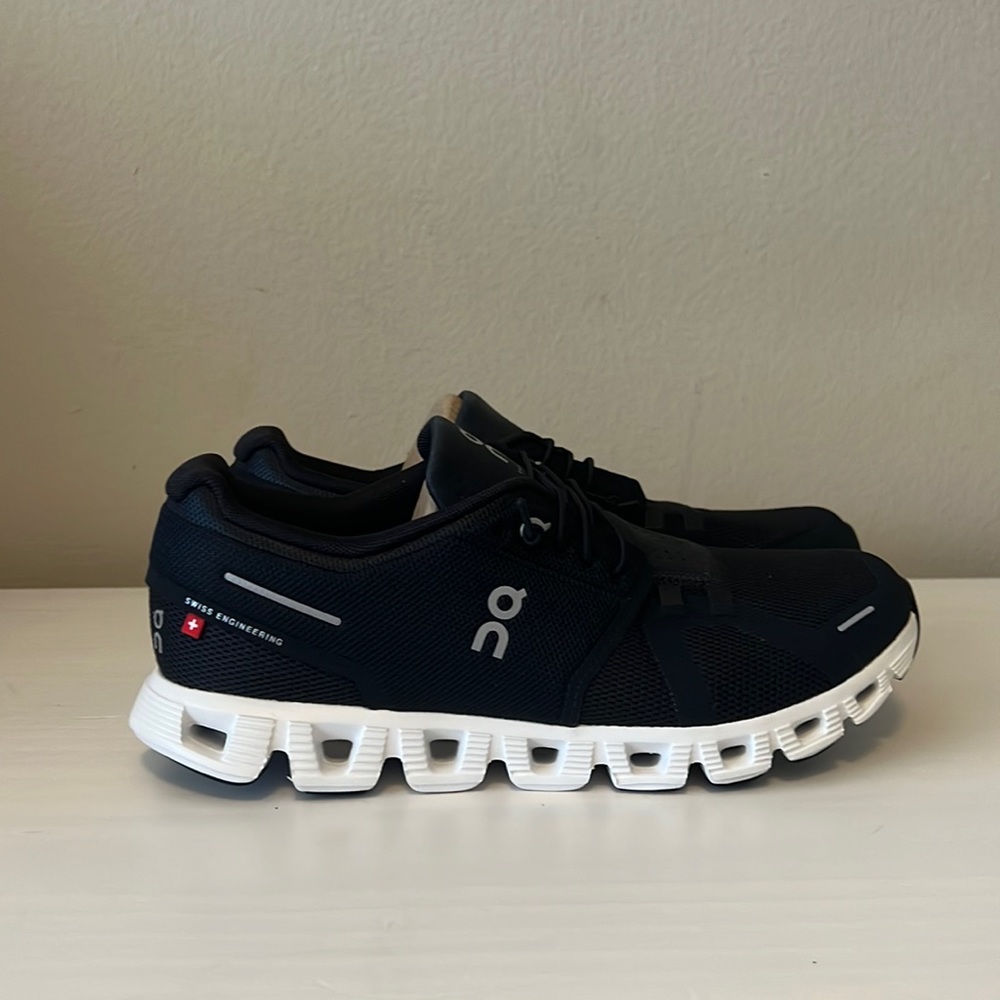 on running cloud 5 black running shoe